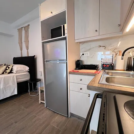 Demis Mykonos 2 プラティス・ヤロス